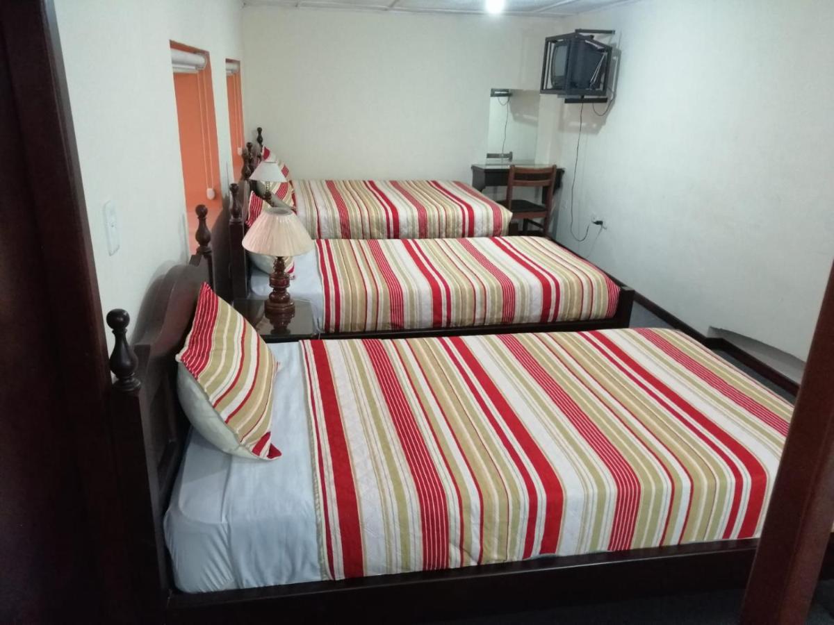 Hostal Victoria Quito Ngoại thất bức ảnh
