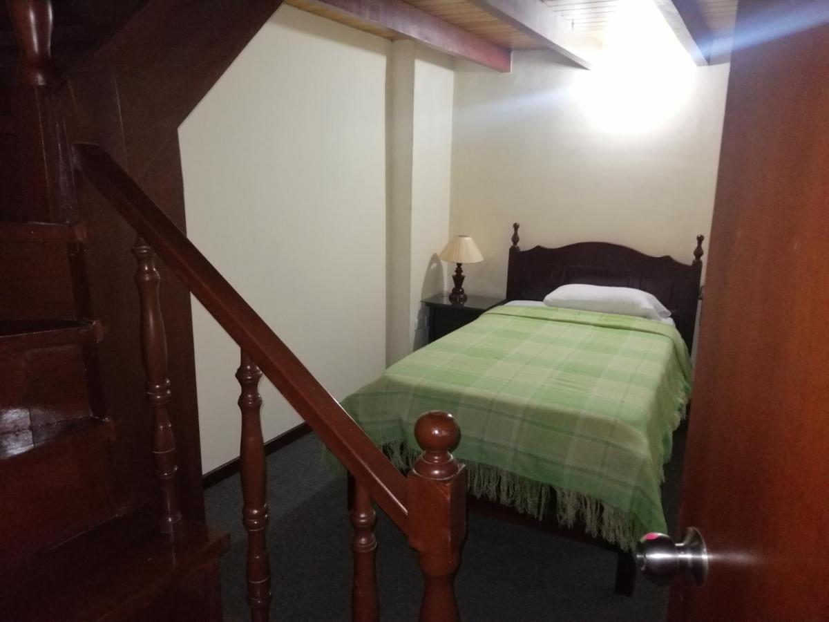 Hostal Victoria Quito Ngoại thất bức ảnh